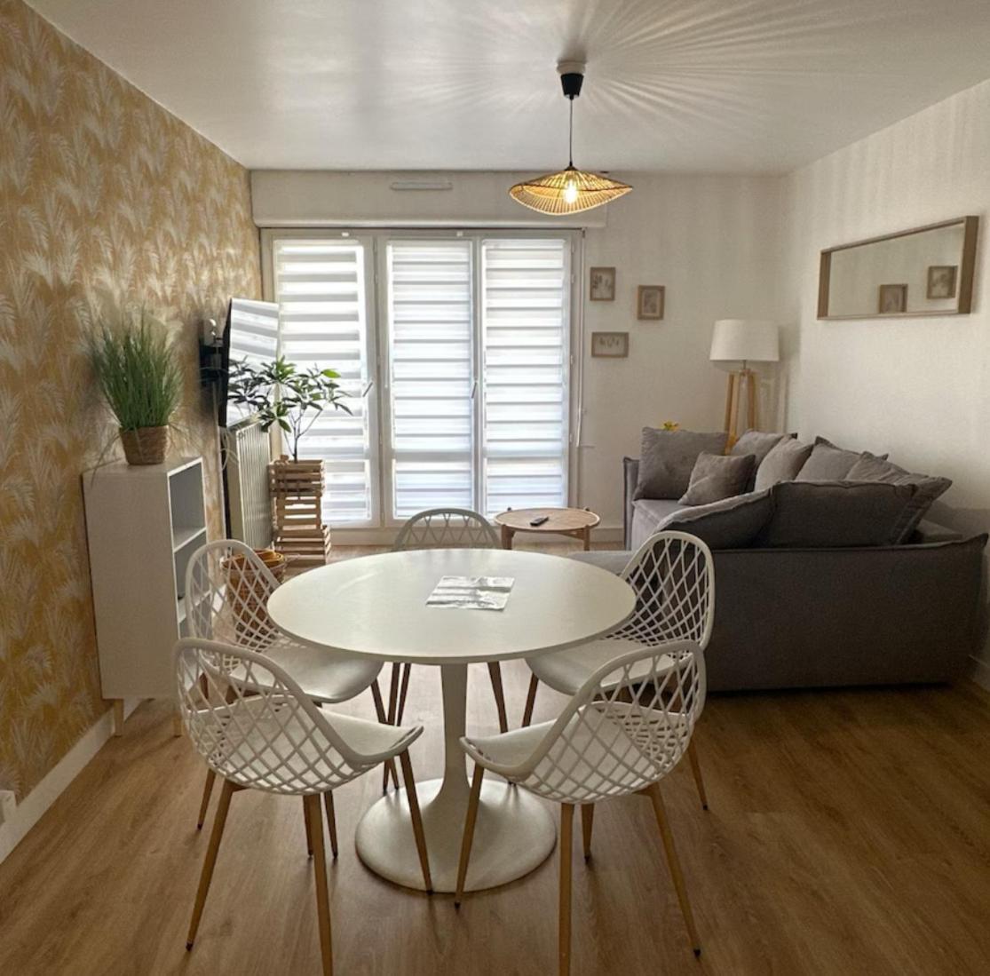 Comme A La Maison Apartment *